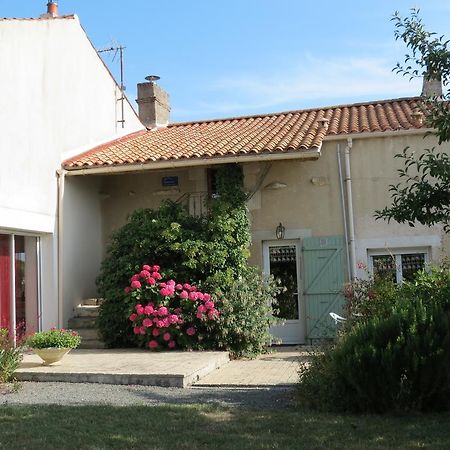 劳比诺斯住宿加早餐旅馆 Saint-Aubin-la-Plaine 外观 照片