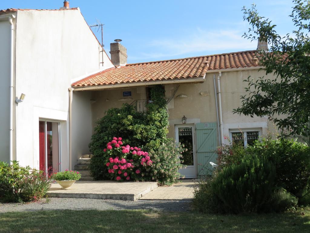 劳比诺斯住宿加早餐旅馆 Saint-Aubin-la-Plaine 外观 照片