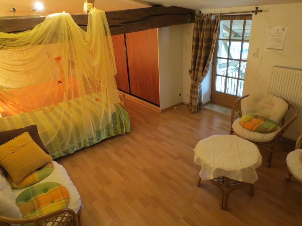 劳比诺斯住宿加早餐旅馆 Saint-Aubin-la-Plaine 外观 照片